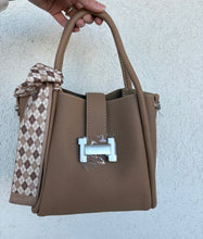 Load image into Gallery viewer, I'm So Pretty Handbag
