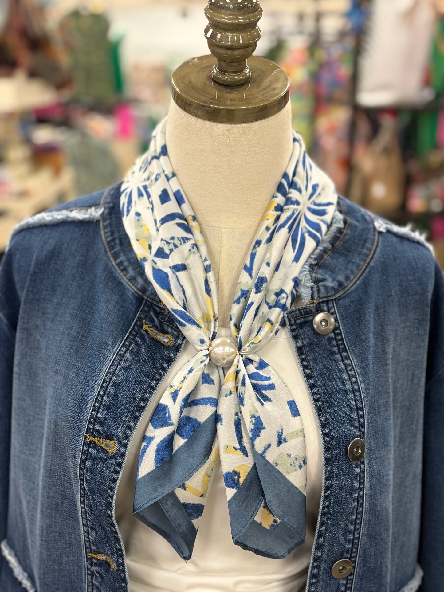 Scarf With Magnetic Pearl