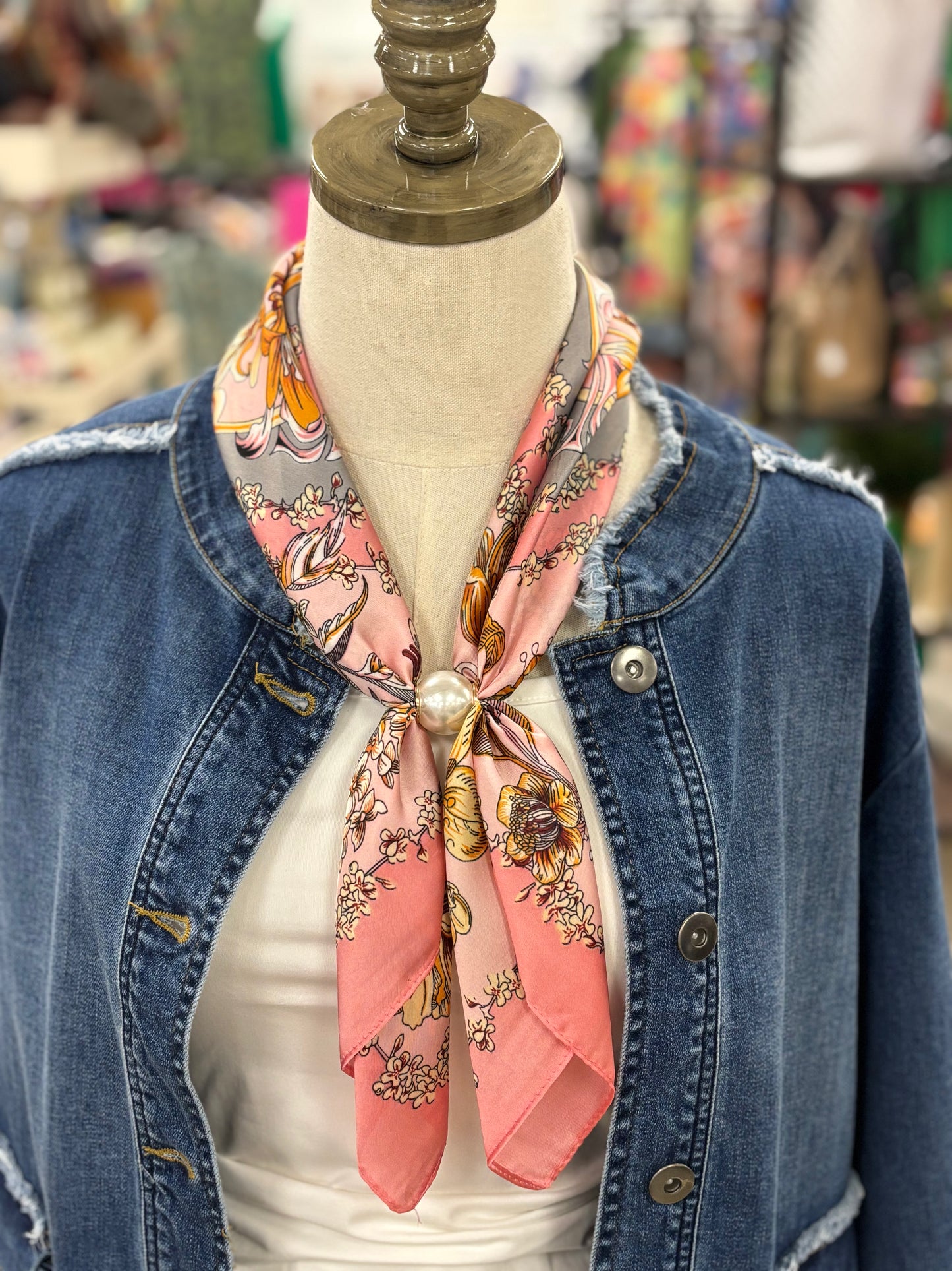 Scarf With Magnetic Pearl