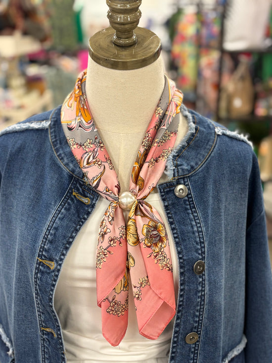 Scarf With Magnetic Pearl