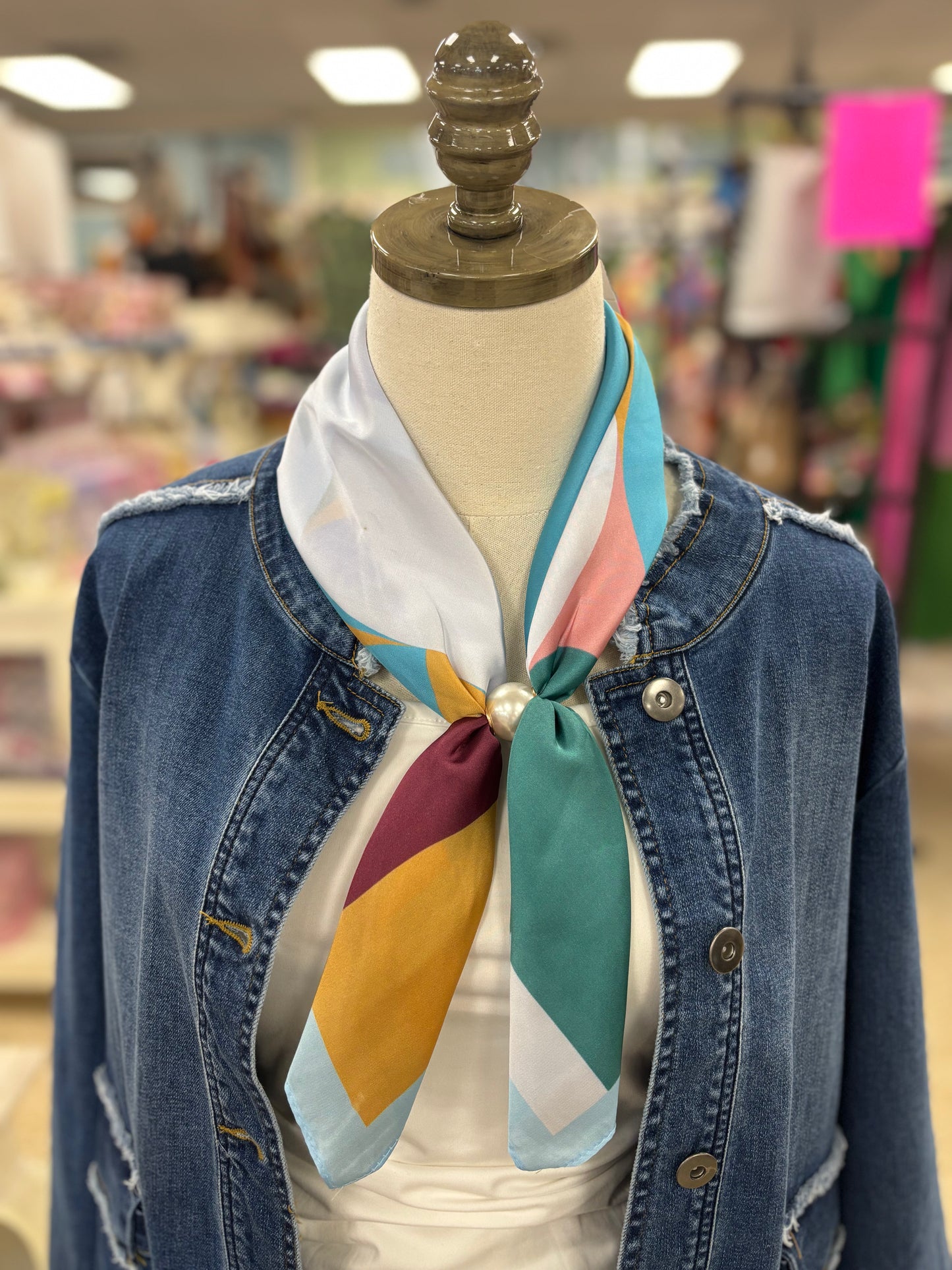Scarf With Magnetic Pearl