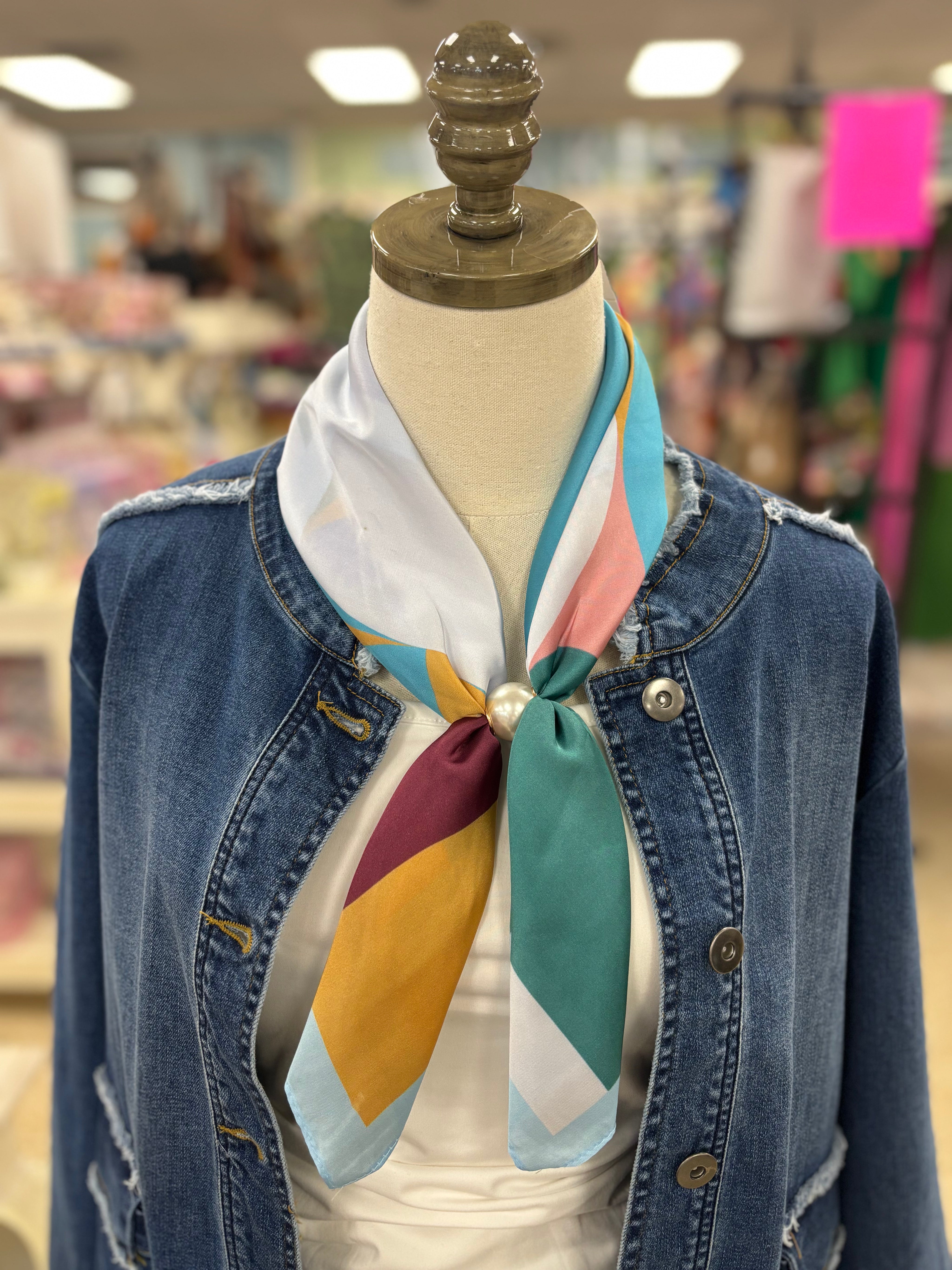 Scarf With Magnetic Pearl
