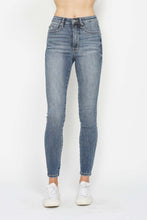 Load image into Gallery viewer, Judy Blue Tummy Control Contrast Wash Skinny
