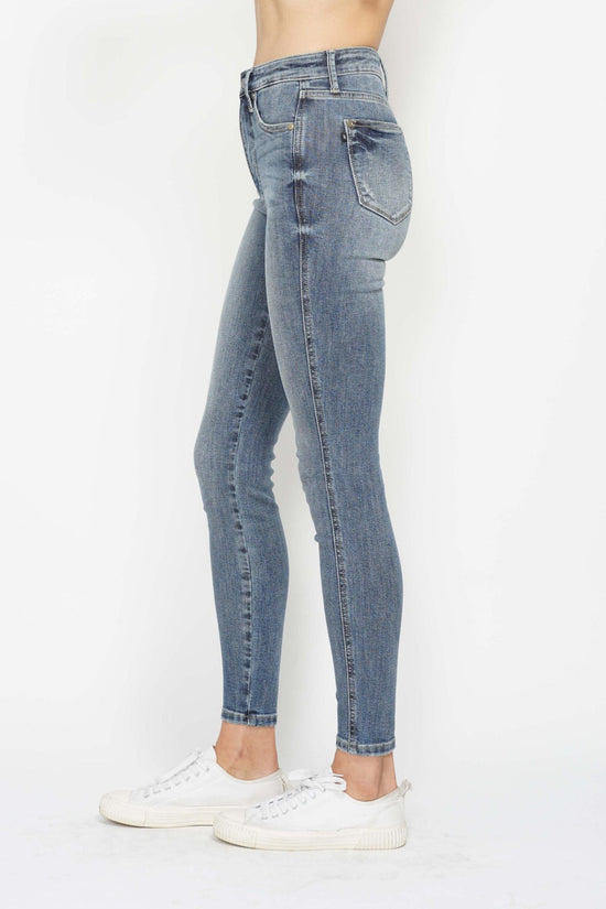Judy Blue Tummy Control Contrast Wash Skinny *FINAL SALE*