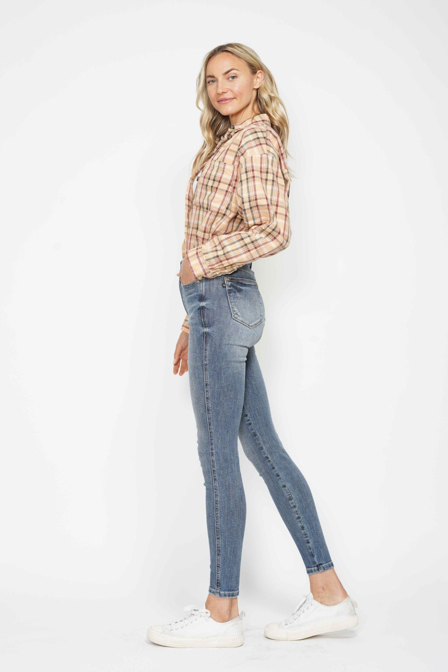 Judy Blue Tummy Control Contrast Wash Skinny *FINAL SALE*