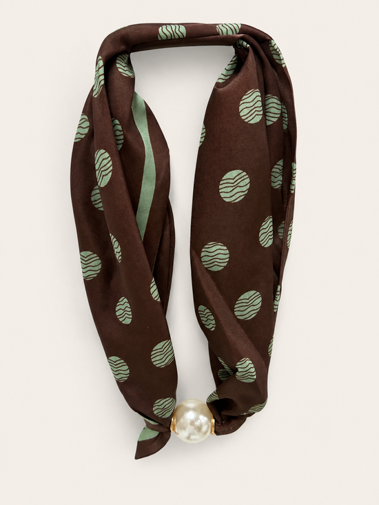 Short Scarf with Magnetic Pearl
