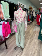 Load image into Gallery viewer, Linen Embroidered Pant

