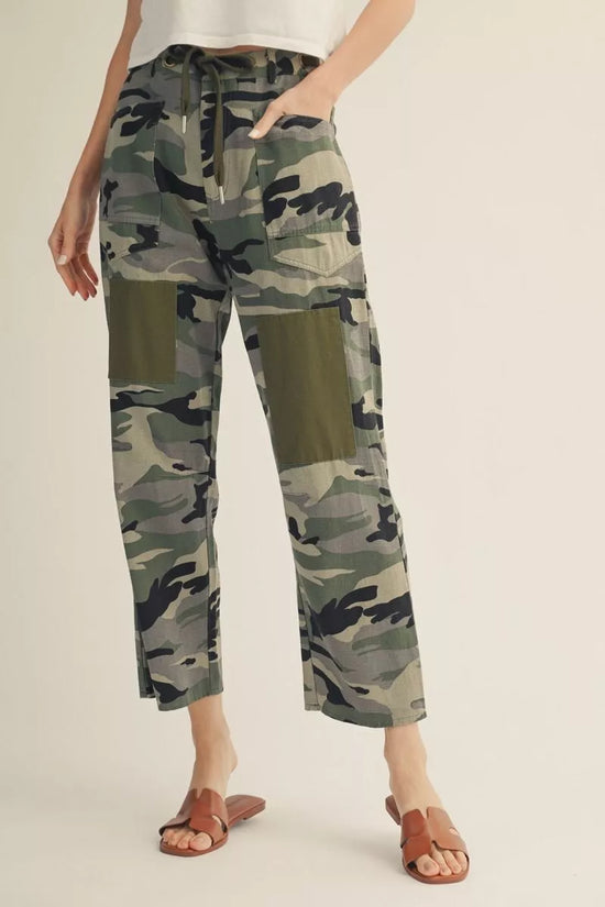 Hiding Around Ankle Pant