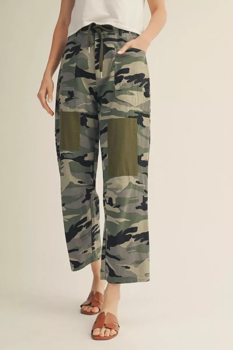 Hiding Around Ankle Pant