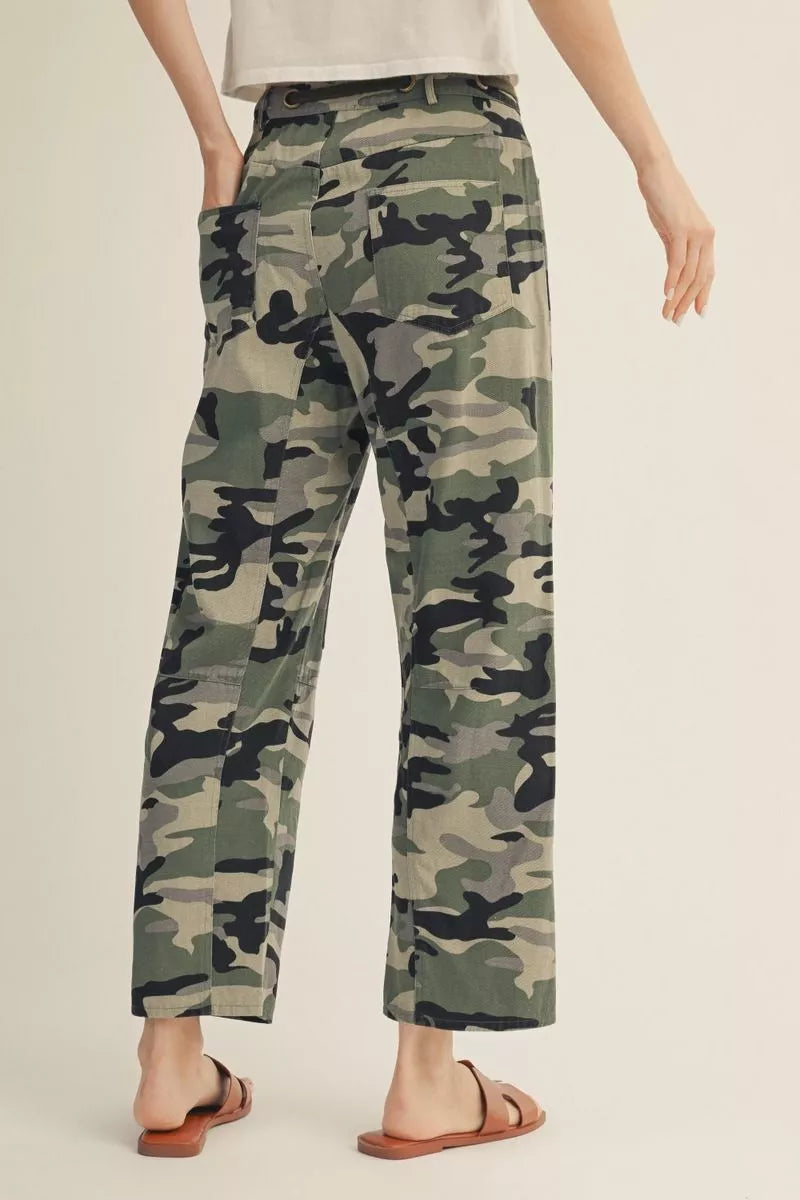 Hiding Around Ankle Pant