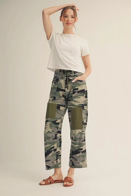 Hiding Around Ankle Pant