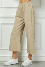 Load image into Gallery viewer, Flower Textured Cropped Wide Leg Pant

