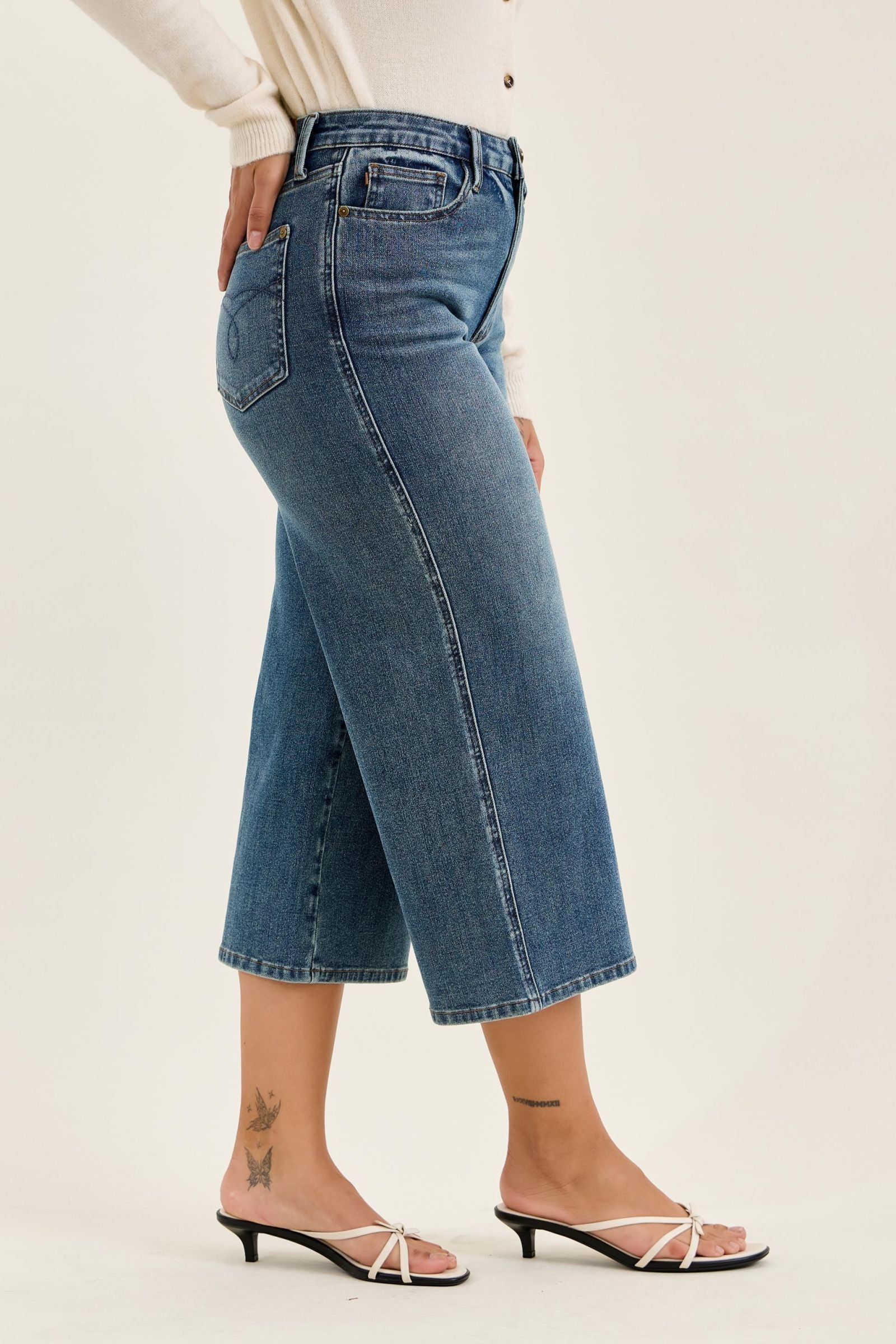 Judy Blue HW Dottie Wide Crop MD Quarry Fade