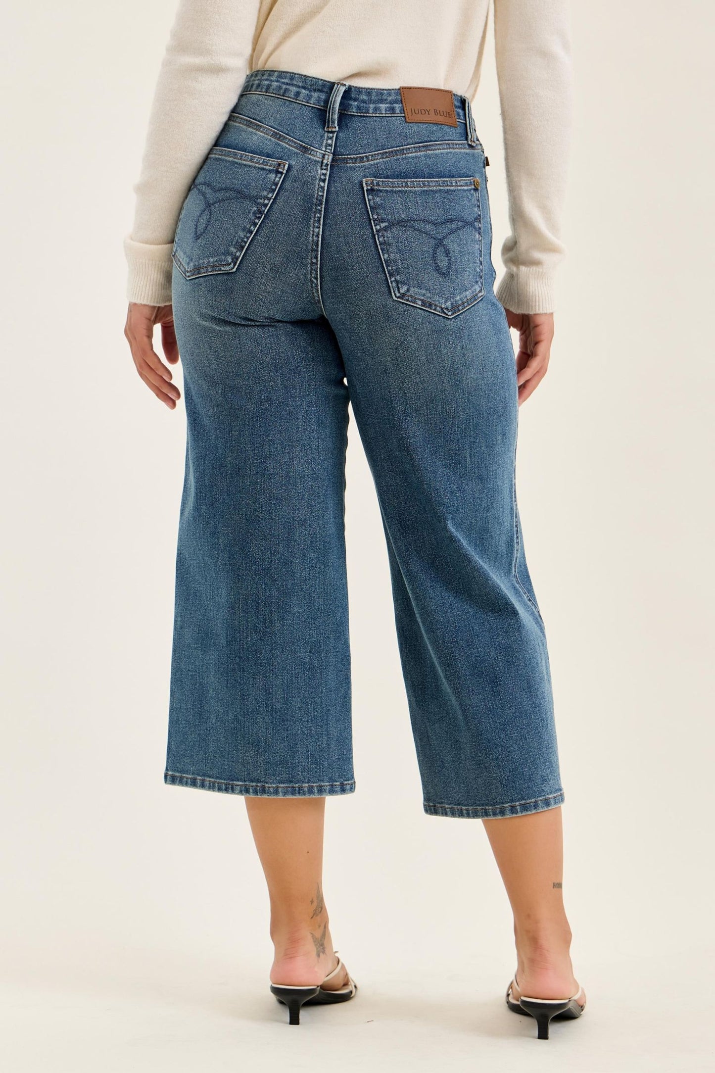 Judy Blue HW Dottie Wide Crop MD Quarry Fade