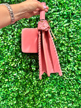 Load image into Gallery viewer, Way to My Heart Purse
