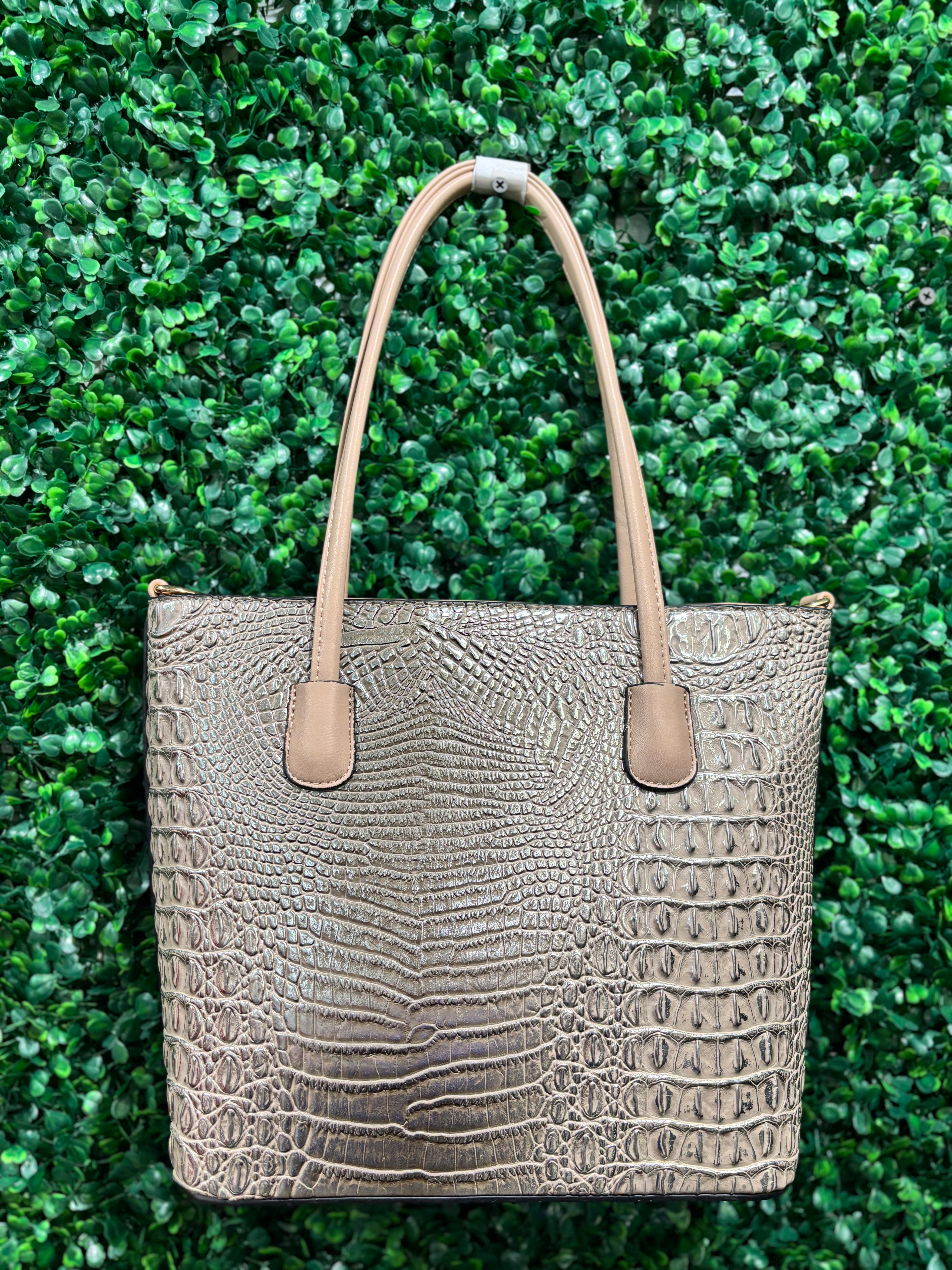 Tote In Style Handbag Wallet Collection
