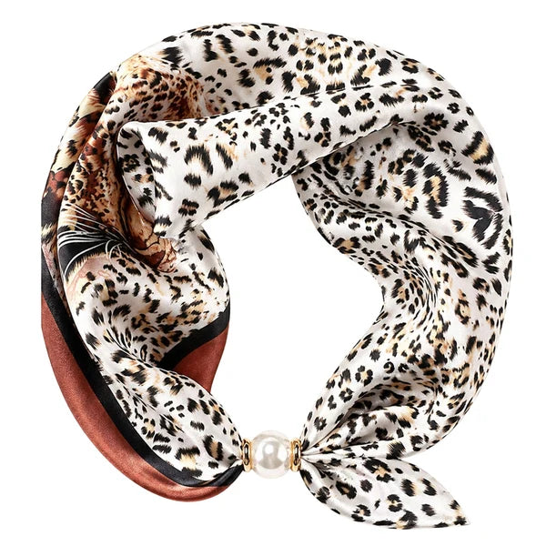 Short Scarf with Magnetic Pearl