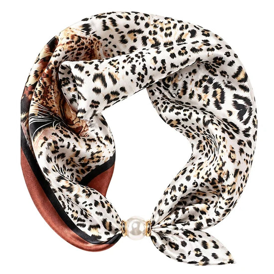 Short Scarf with Magnetic Pearl