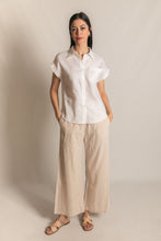 Load image into Gallery viewer, Linen Relaxed Short Sleeve Button Up Shirt
