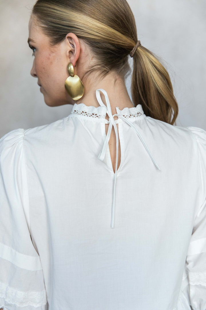 Eyelet Balloon Sleeve Blouse