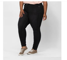 Load image into Gallery viewer, Judy Blue Thermal Black Skinny
